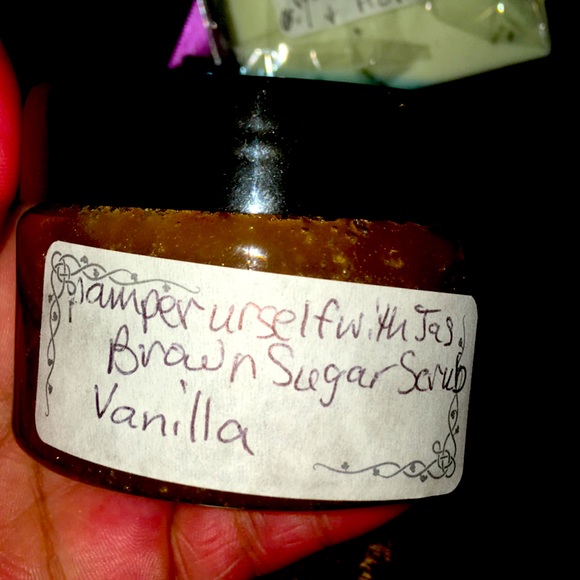 Brown sugar scrub - Picture 1 of 2